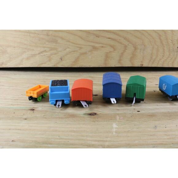 Thomas & Friends 2013 Gullane Timothy Motorized 13 Box Cars Trackmaster TOMY - Picture 4 of 9